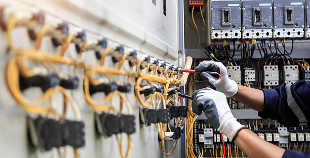 Professional Electrician technician working in Concordia, MO